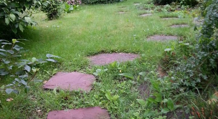 Oude grasmat verwijderen